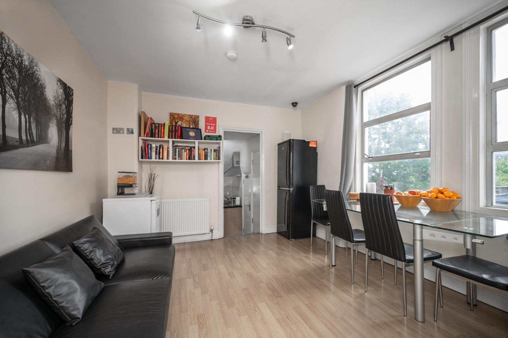 Flexistay Aparthotel Tooting Londra Esterno foto