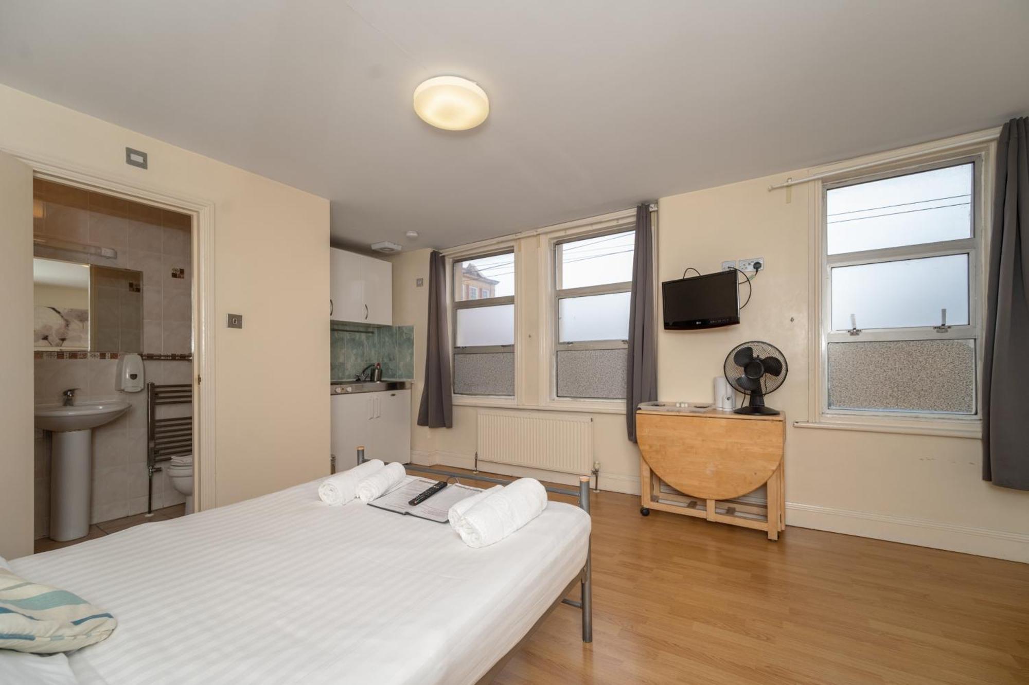 Flexistay Aparthotel Tooting Londra Esterno foto