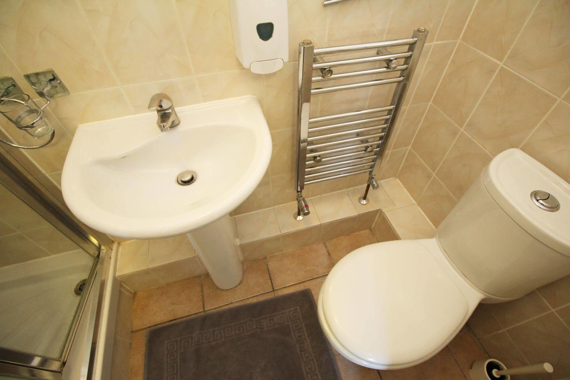 Flexistay Aparthotel Tooting Londra Esterno foto