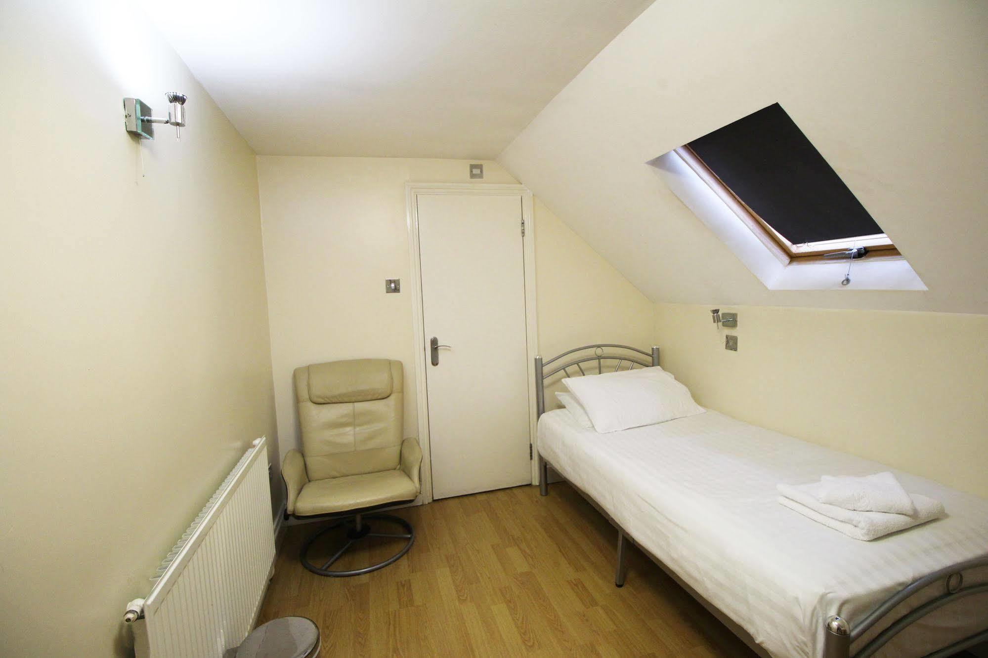 Flexistay Aparthotel Tooting Londra Esterno foto