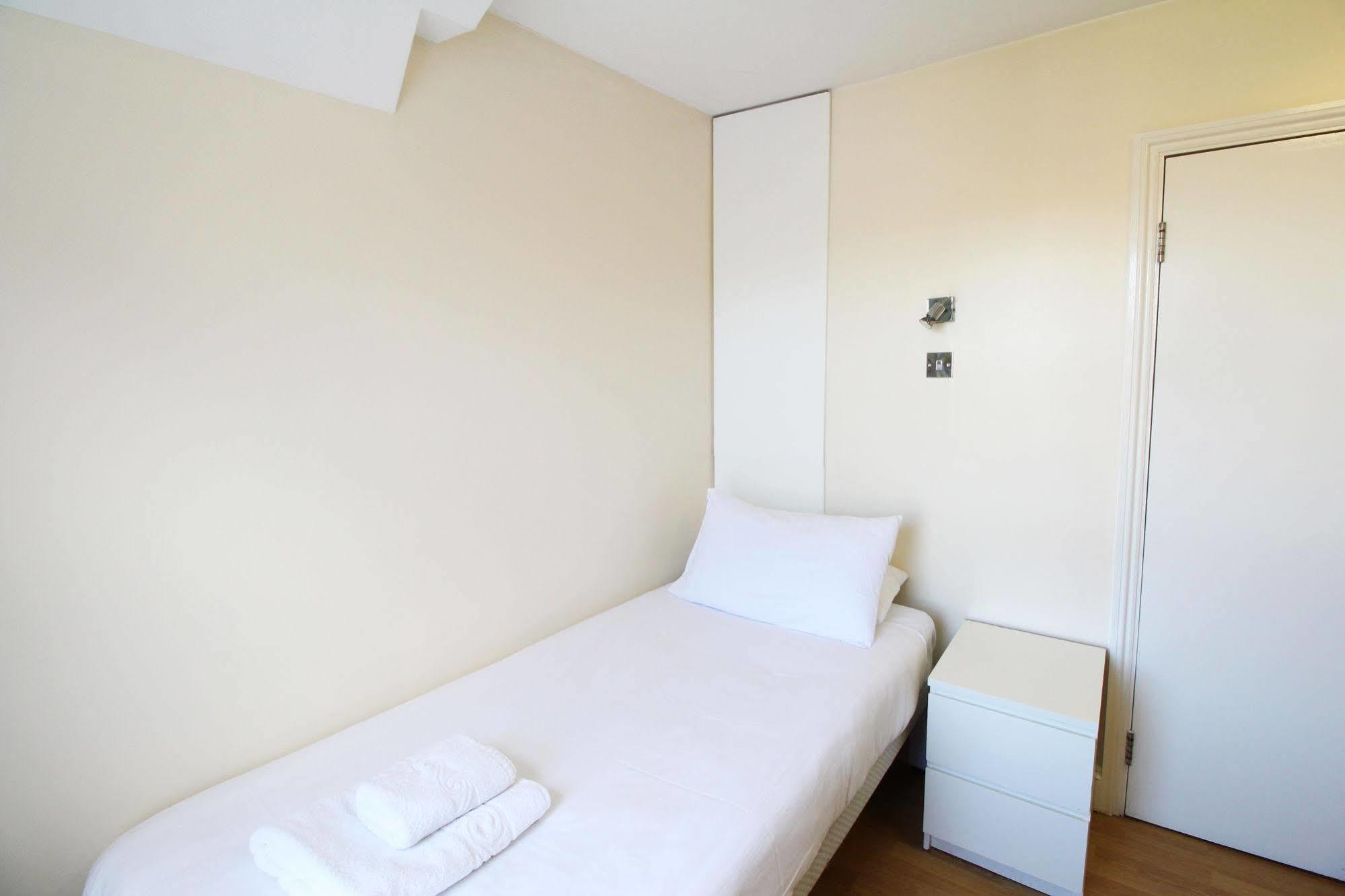 Flexistay Aparthotel Tooting Londra Esterno foto